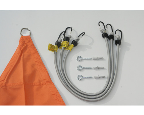 Oranje zonnescherm met bevestigingstouwen, haken en schroeven