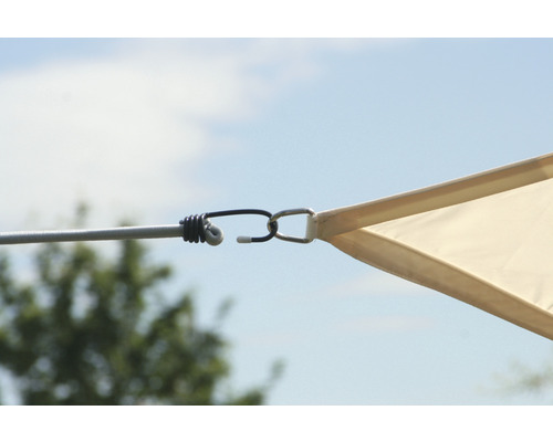 Bevestiging van een schaduwdoek met elastisch koord en haken