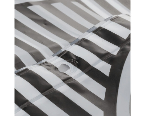 Detail van een gestreepte douchewand