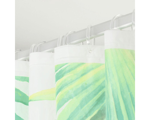 Douchegordijn met plantenmotief aan douchegordijnstang