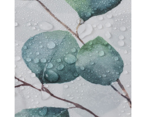 Close-up van een waterafstotend douchegordijn met eucalyptuspatroon