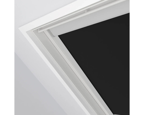 Dakvenster met verduisterend rolgordijn