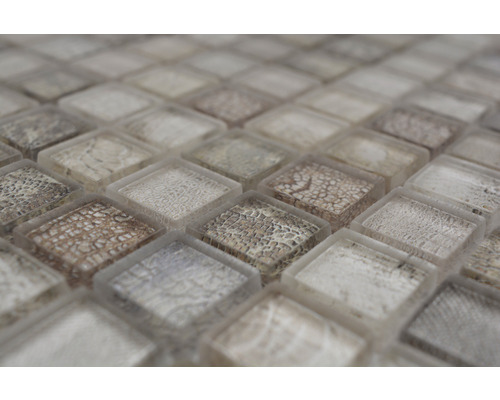 Gedetailleerde opname van een mozaïek met vierkante glastegels