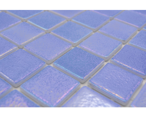Close-up van kleine, vierkante glazen mozaïektegels