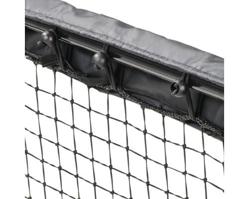 Detailweergave van een net met bevestigingsmiddelen aan een stang