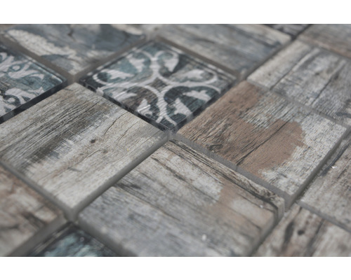 Detailopname mozaïektegel met hout- en patroonlook