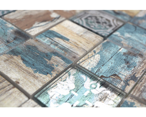 Detailopname vierkante mozaïektegels met houtlook