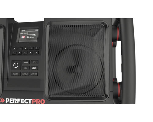 Detailweergave van een Perfectpro radio met luidspreker, display en bedieningspaneel