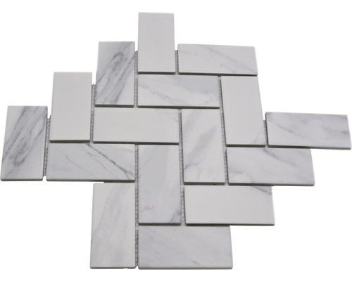 Mozaïektegel van marmer in visgraatmotief