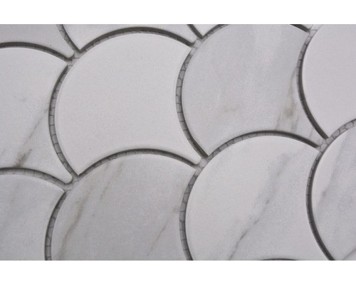 Waaiervormige mozaïektegel van marmer