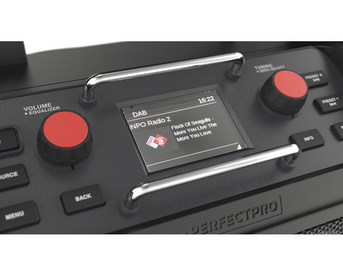 Close-up van een Perfectpro radio met display, knoppen en bedieningselementen