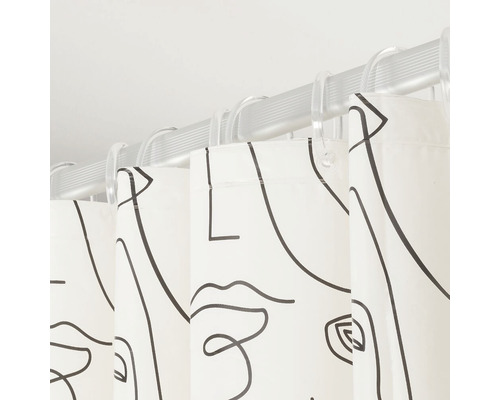 Douchegordijn met abstract gezichtspatroon aan een douchestang