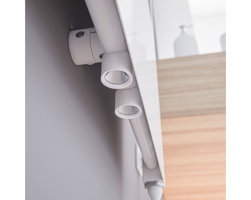 Opbouwspot met twee lampen in de badkamer