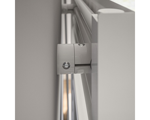 Detailopname van een beugel voor een handdoekradiator