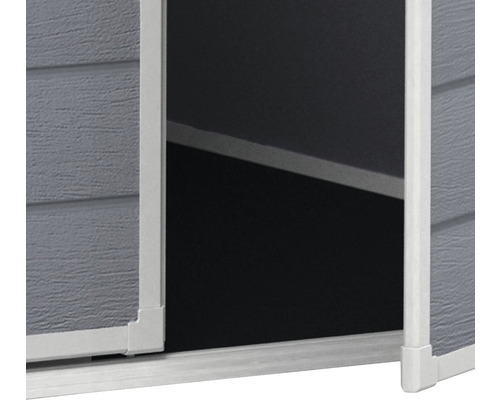 Gedetailleerde weergave van een tuinhuis met open deur