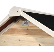 Detailopname van een houten speelhuis met het Exit Toys logo.