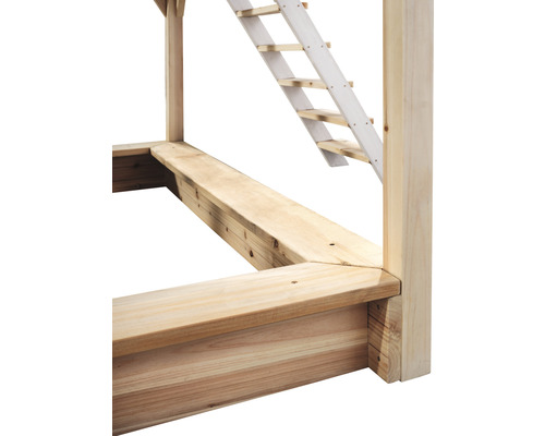 Detailopname van een houten speeltoren met ladder