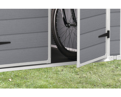 Fiets opgeborgen in een gereedschapsschuur