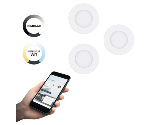Drie led inbouwspots en een smartphone voor het bedienen van de dimfunctie en kleurinstelling.