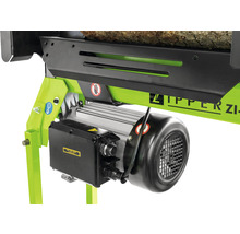 Detailaanzicht van een houtklover met motor en veiligheidsinstructie