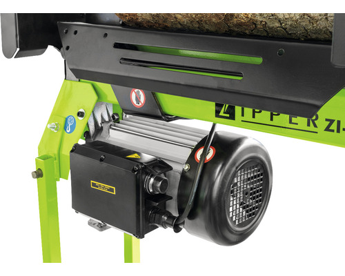 Detailaanzicht van een houtklover met motor en veiligheidsinstructie