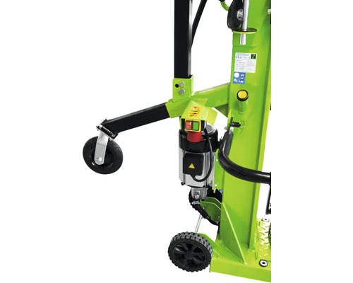 Detailaanzicht van een houtklover met wielen voor transport