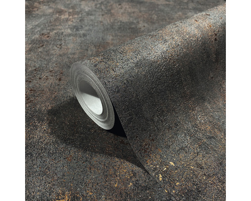 Een rol behang met een metallic textuur.