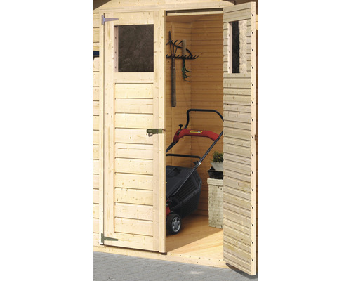 Open houten gereedschapsschuur met grasmaaier en tuingereedschap