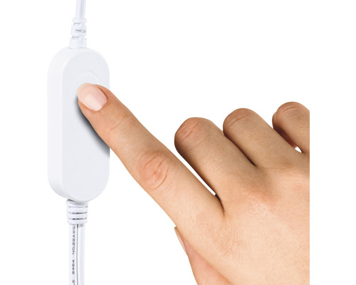 Vinger drukt op witte lichtschakelaar