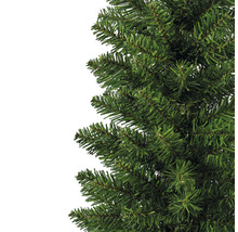 Detailopname van een kunstmatige kerstboom met groene naalden.