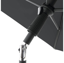 Detail van een parasol met knikmechanisme