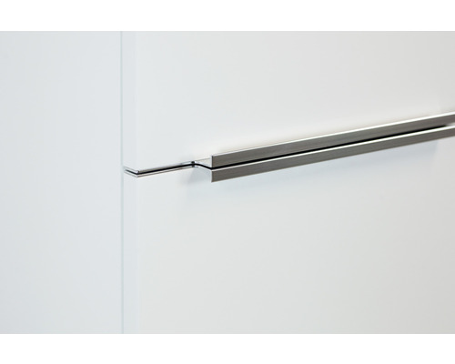 Detailopname van een metalen meubelgreep