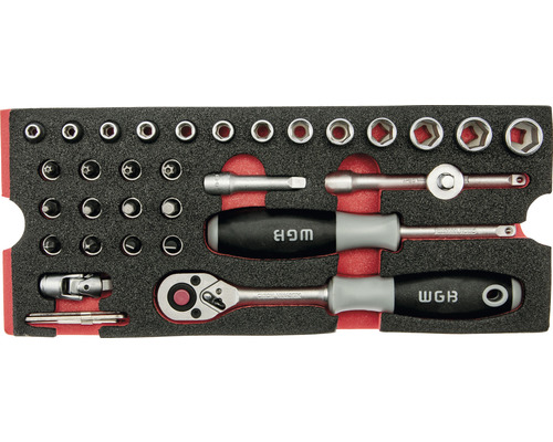 Dopsleutelset met doppen, bits, ratel en schroevendraaier in een doos