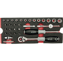 Doppenset met bits, doppen en ratels in gereedschapskist