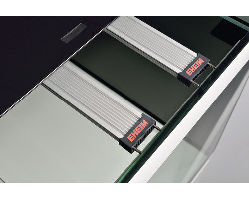 Aquarium met Eheim logo en aquariumafdekking