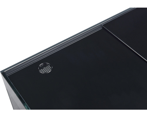 Detailopname van een aquarium met zwarte afdekking en ventilatieopening