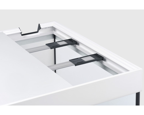 Gedetailleerd aanzicht van een aquarium met afdekking, houders en dwarsbalken.