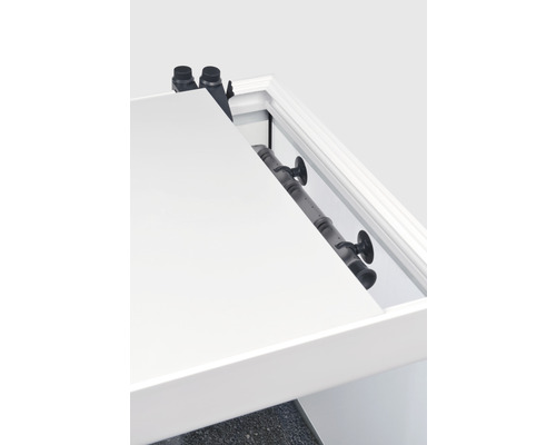 Detailopname van een schuifdeurset op een deur