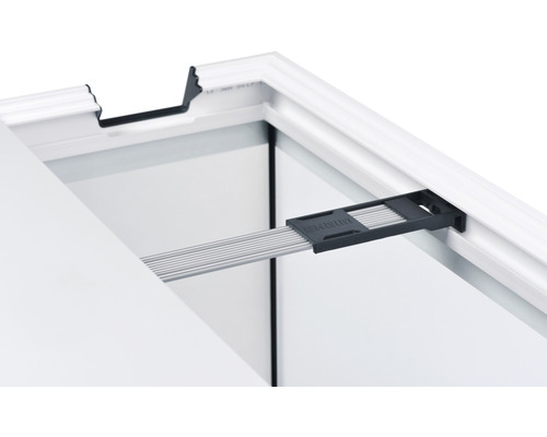 Detailopname van een aquarium met afdekking en houder