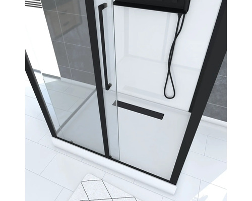 Hoekdouche met zwart frame, glazen wand en witte douchebak.