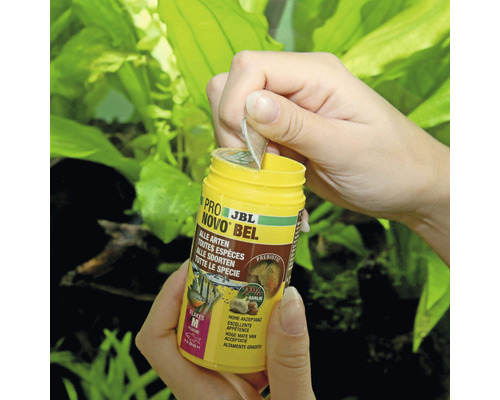 JBL Novo Bel visvoer vlokken pot wordt geopend