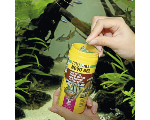 JBL Novo Bel visvoer vlokken pot wordt geopend