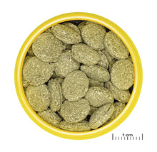 Konijnenvoerpellets in een gele kom