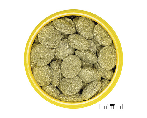 Konijnenvoerpellets in een gele kom