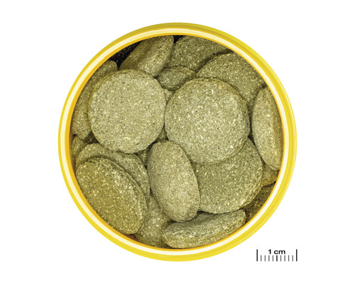 Visvoer tabletten in een gele verpakking