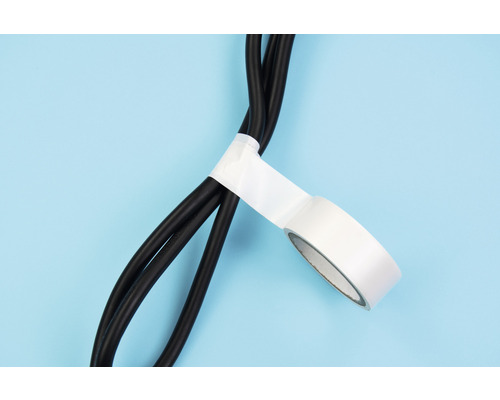 Elektrische kabels bevestigd met isolatietape