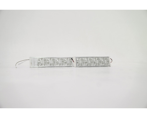 Twee LED onderbouwlampen met rooster