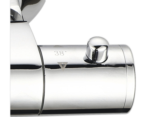 Detailopname van een kraanventiel met 38 graden markering en veiligheidsvergrendeling