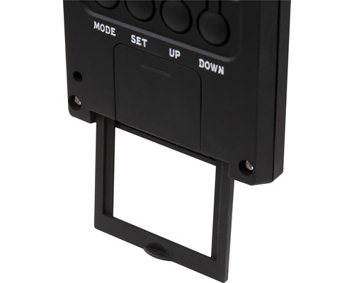 Detailweergave van een digitaal weerstation met uitschuifbaar batterijvak