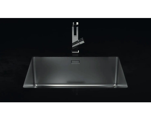 Spoelbak van roestvrij staal met kraan